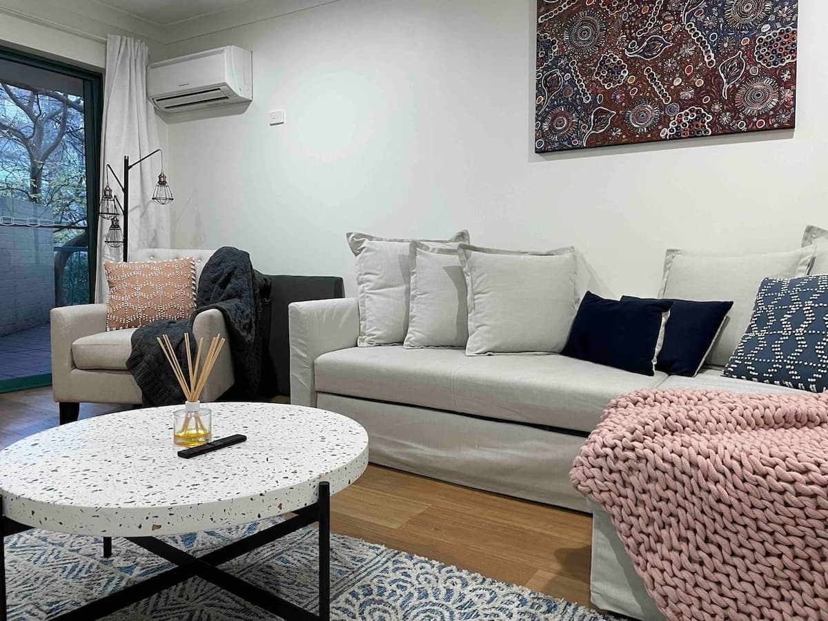Jardine Street · Comfortable & Central, Cool + FREE Secure Parking! - Main view