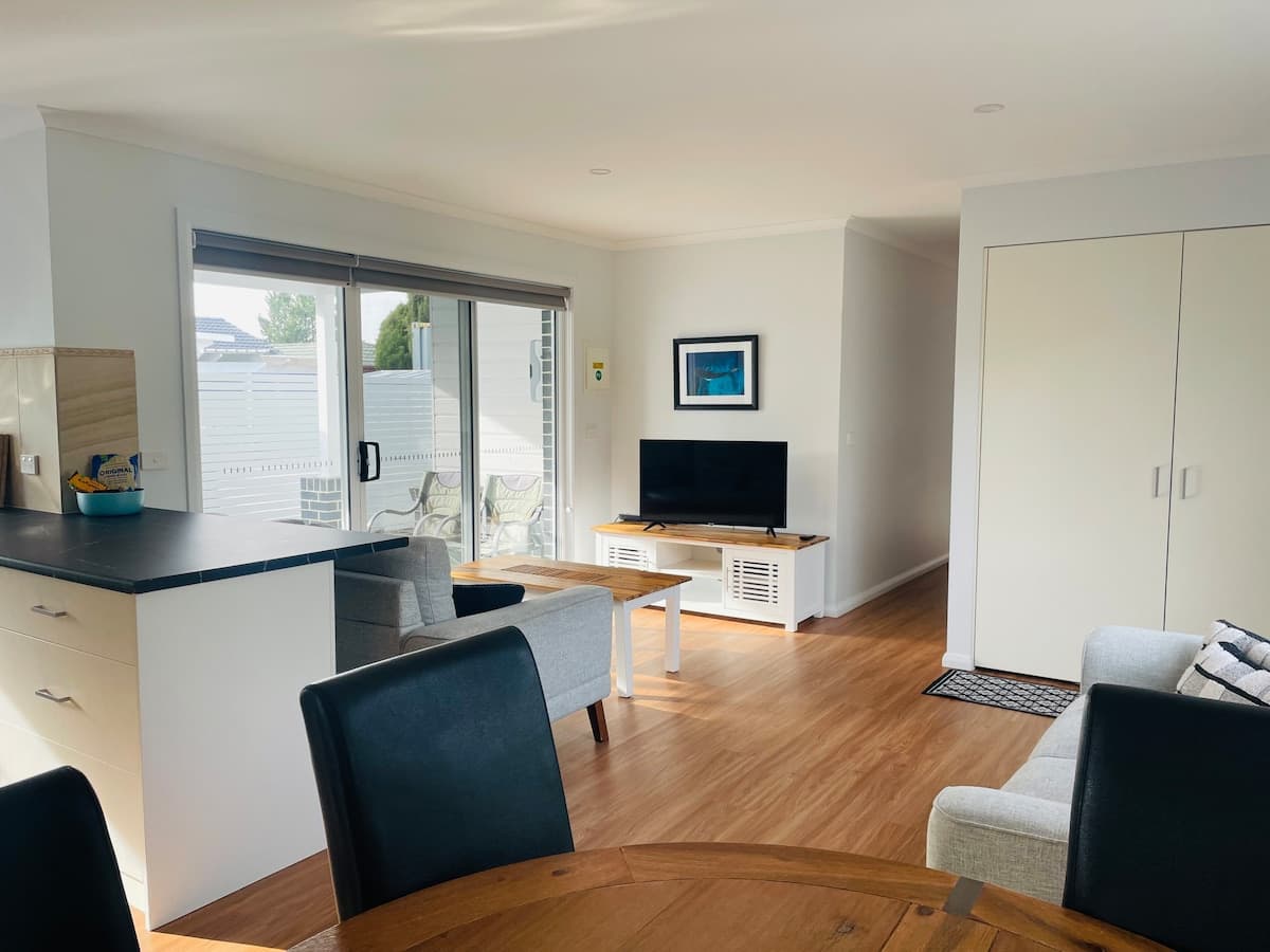 Isabella PLAINS 2B 2B ❤ · *NEW* 2 bed, 2 bath - spacious & stylish Cottage - View 5