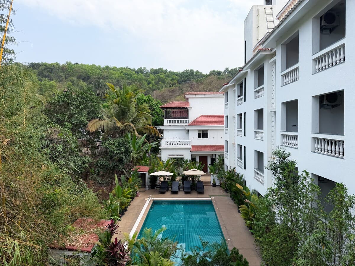 ARA - A - 301 · Spacious 2BHK nr Bawri, Avos Kitchen with Pool 301 - View 3