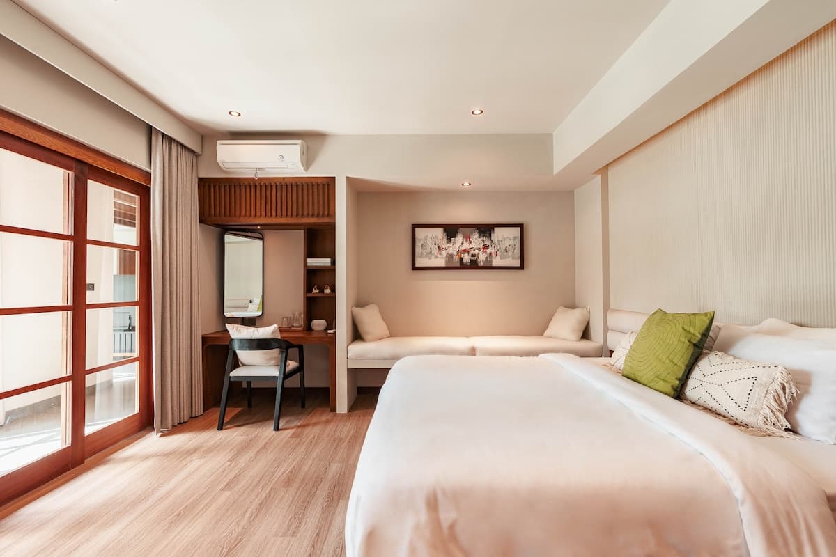 Villa Tiga - Urban Retreat · The Urban Retreat Bali 4 Bedroom wButler and Cook - View 4
