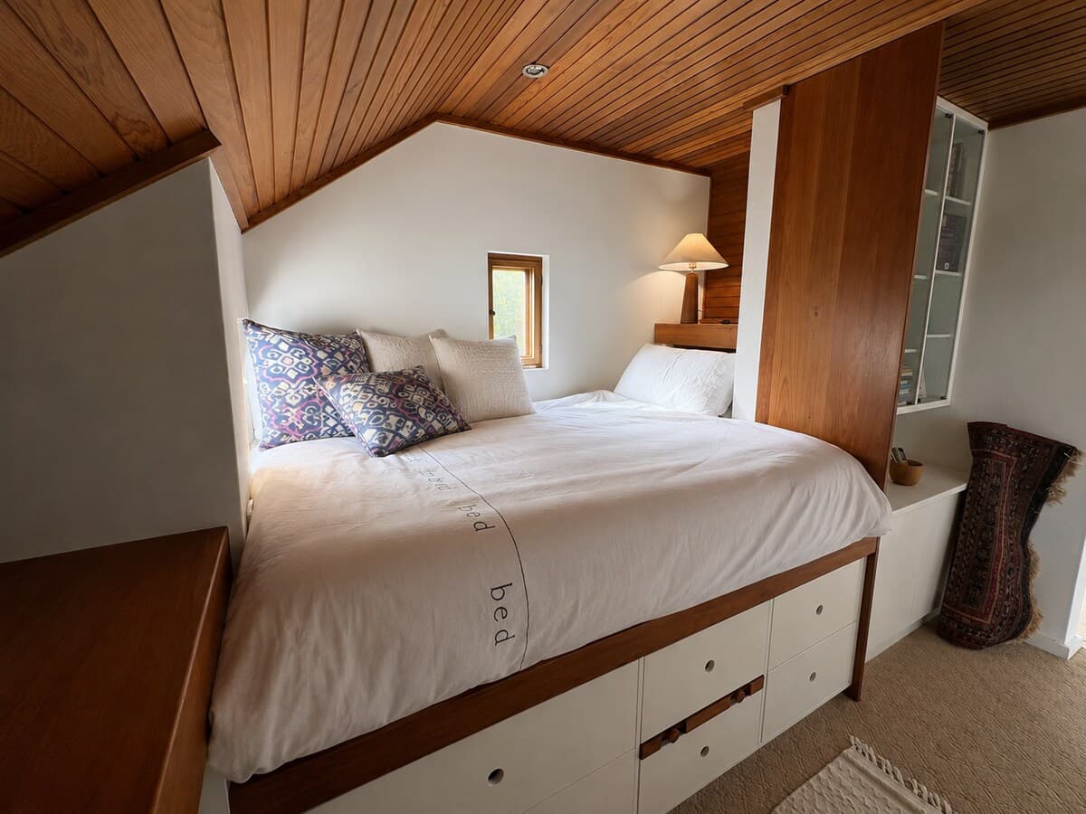 Watson 2B2B · Architectural Gem | Light-Filled Fireplace Retreat - View 5