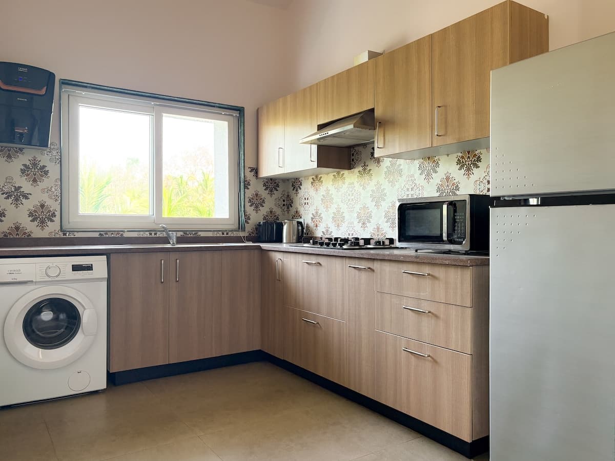 ARA - A - 101 · Spacious 2BHK nr Bawri, Avos Kitchen with Pool 101 - View 4