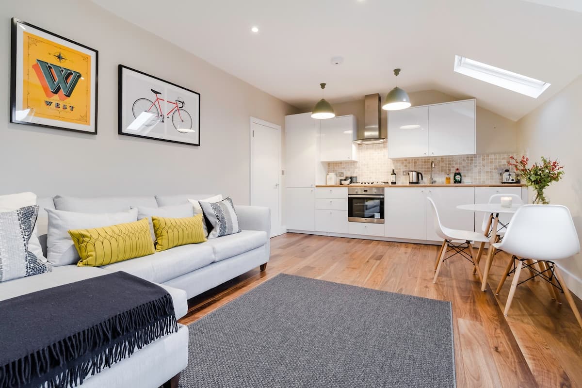 London Skyline Residence - View 3