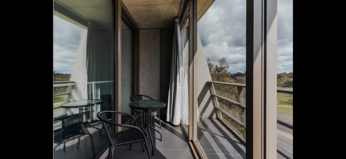 Nishi Apt - ROOM 308 · Urban Lake Vacay - Ovolo building + Free Parking - Main view