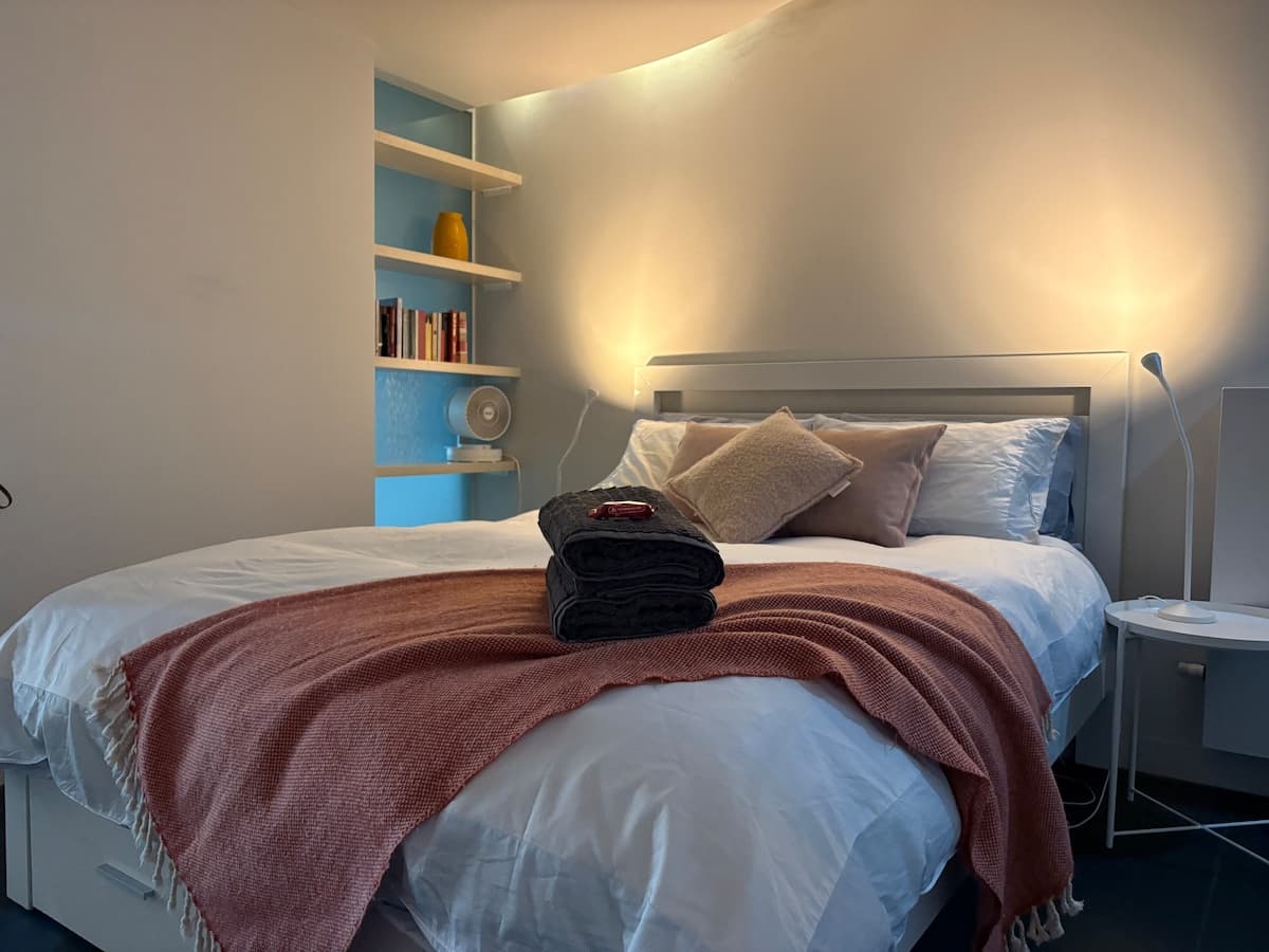 Nishi Apt - ROOM 308 · Urban Lake Vacay - Ovolo building + Free Parking - View 4
