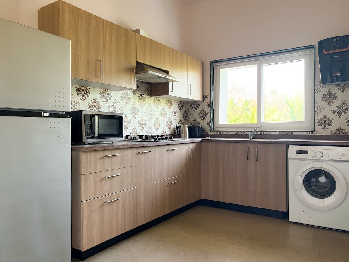 ARA - A - 302 · Spacious 2BHK nr Bawri, Avos Kitchen with Pool 302 - View 4