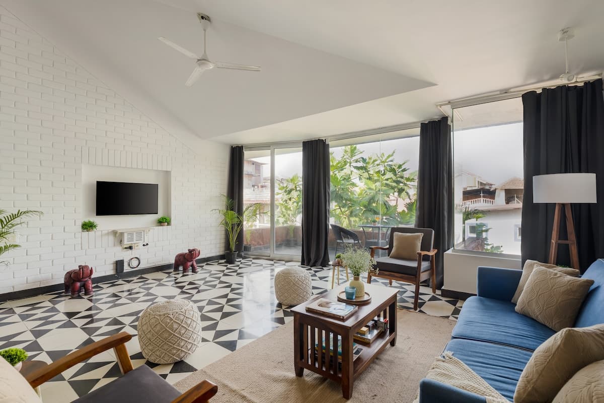 EA301 · Lush 2BHK | Pool | Reis Magos